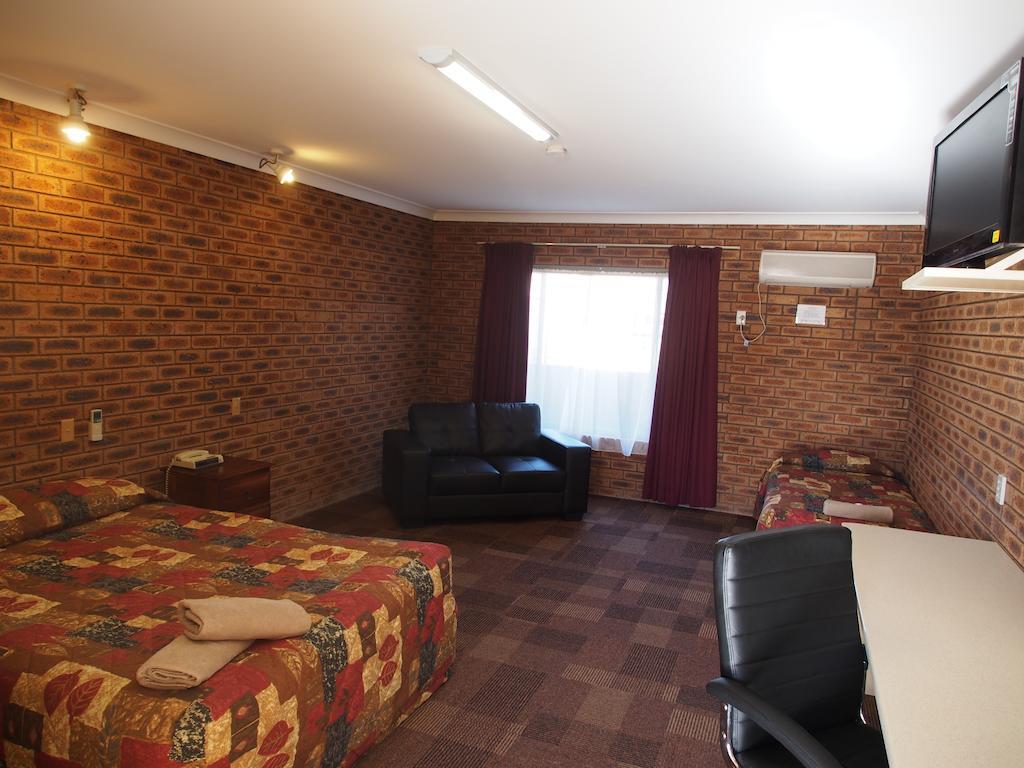 Cobar Town & Country Motor Inn Szoba fotó