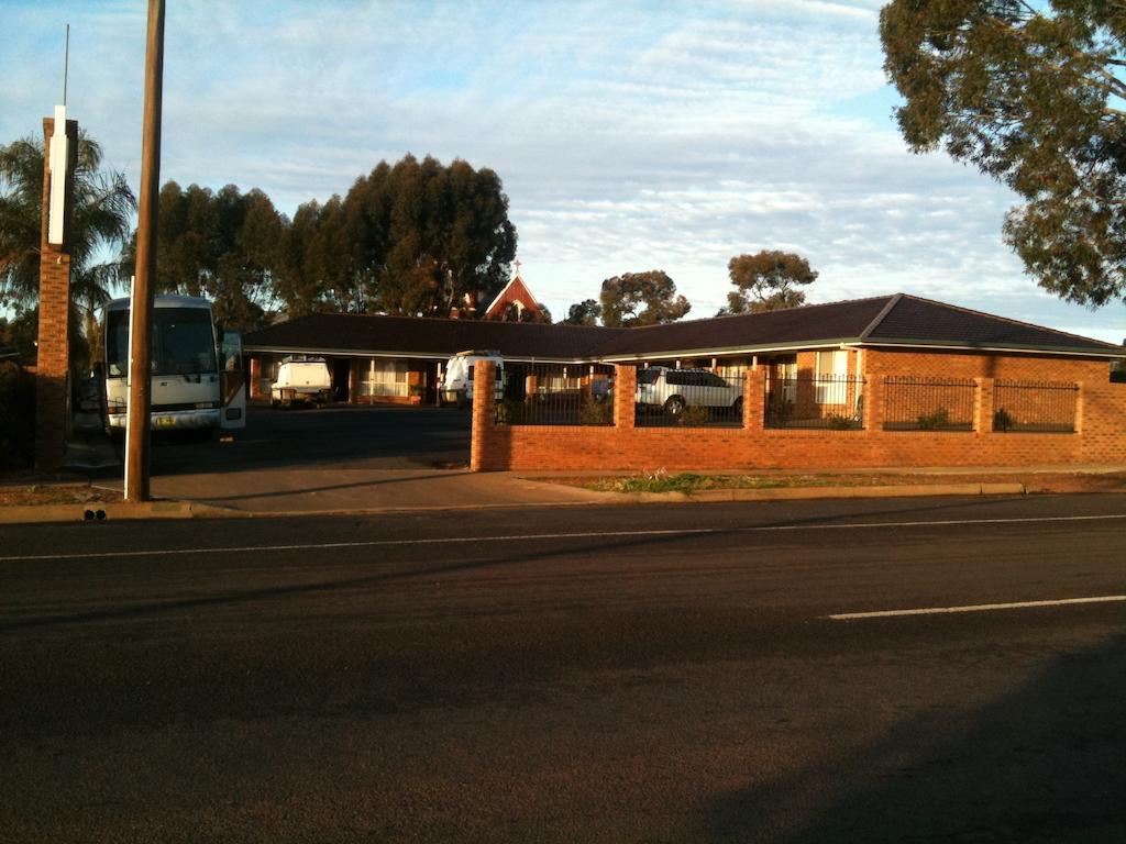 Cobar Town & Country Motor Inn Kültér fotó