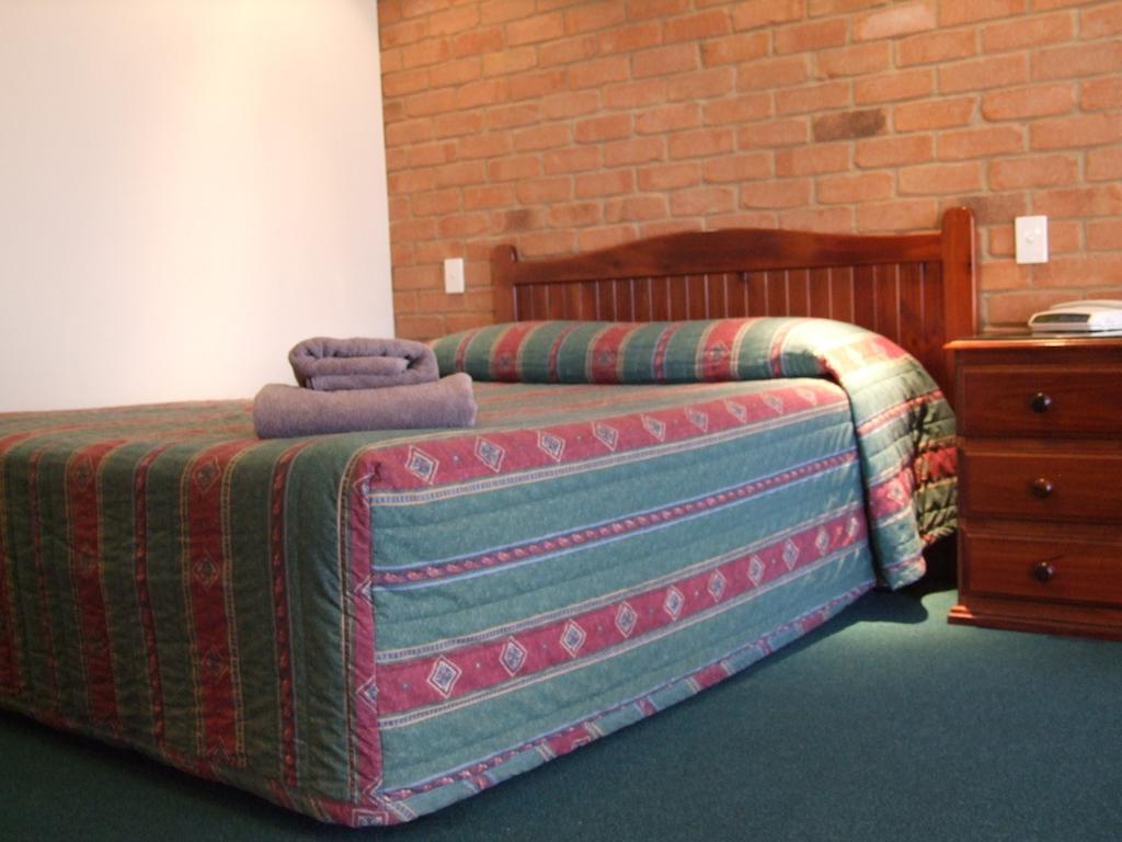 Cobar Town & Country Motor Inn Szoba fotó