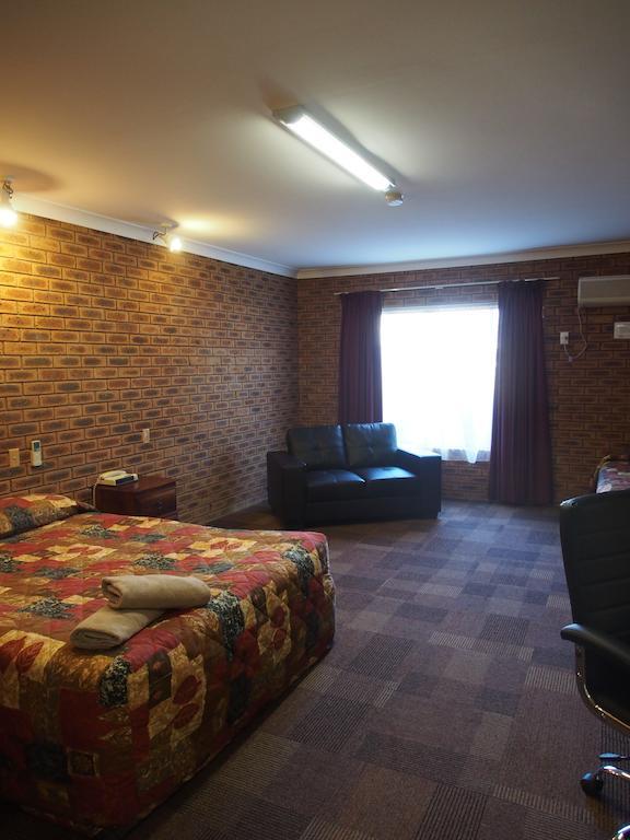 Cobar Town & Country Motor Inn Kültér fotó