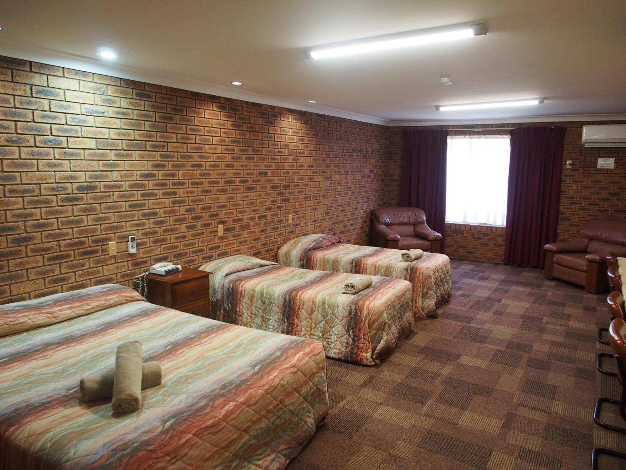 Cobar Town & Country Motor Inn Kültér fotó